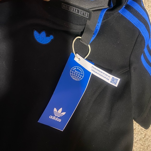 NWT* Adidas Originals | ESS Cropped Tee w/ Back Zip, SP2023 Collection, size S - Picture 11 of 12